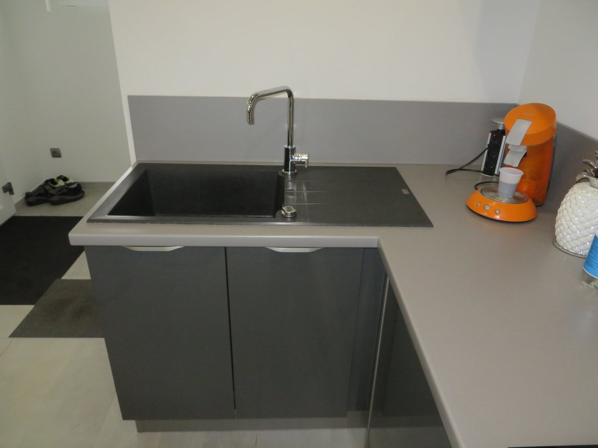 Cuisine avant-après sur mesure Light + Anthracite Majestic Brillant