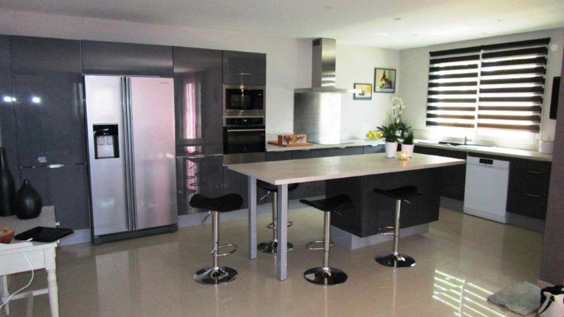 Cuisine équipée sur mesure Petilla + Anthracite majestic brillant