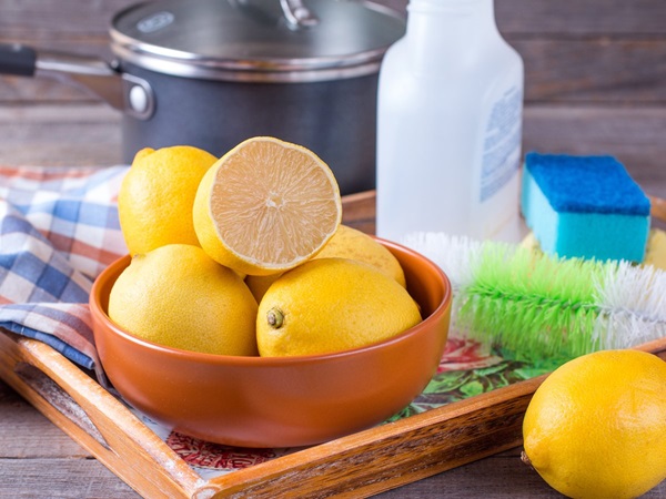 Vinaigre, citron, les ingrédients écologiques et économiques pour nettoyer  votre micro-ondes