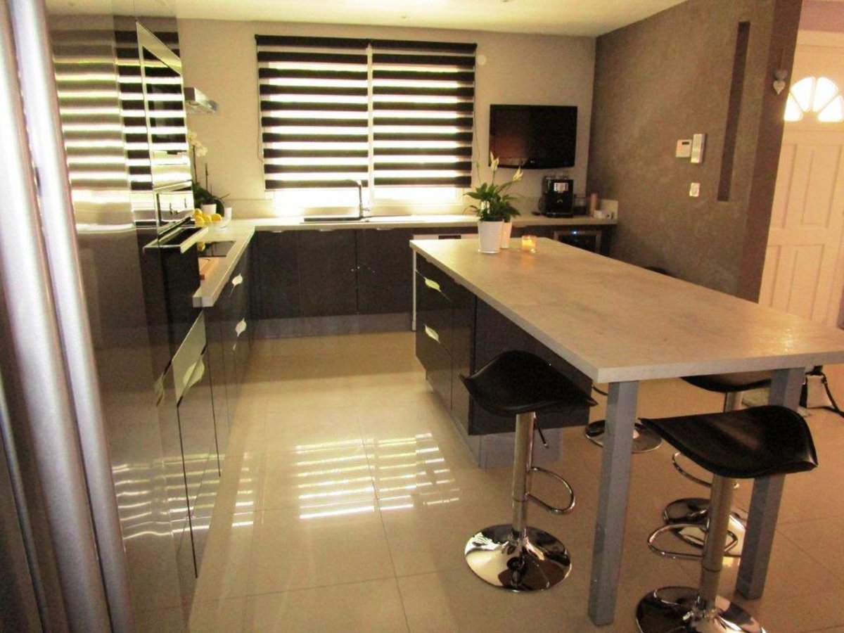 Rénovation cuisine sur mesure Petilla + Anthracite majestic brillant