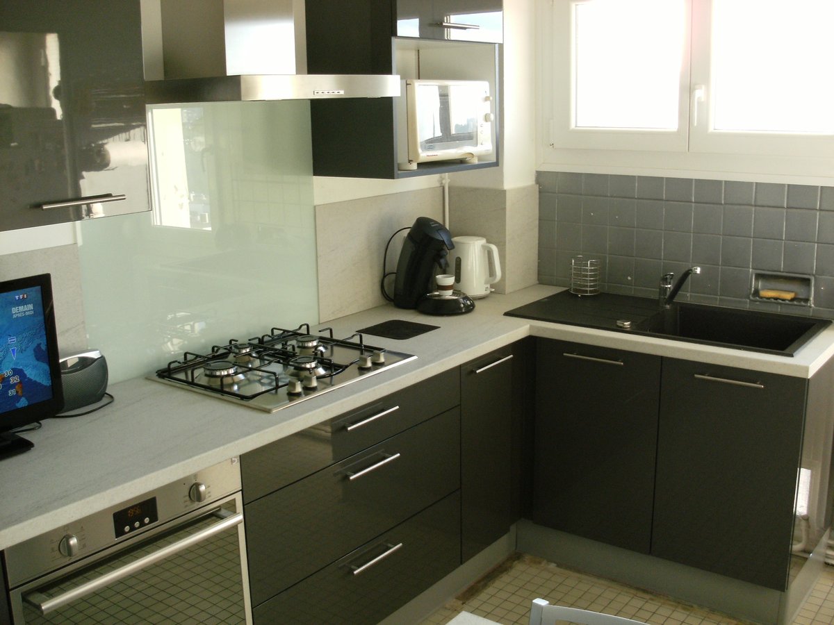 Cuisine équipée sur mesure Petilla + Anthracite majestic brillant