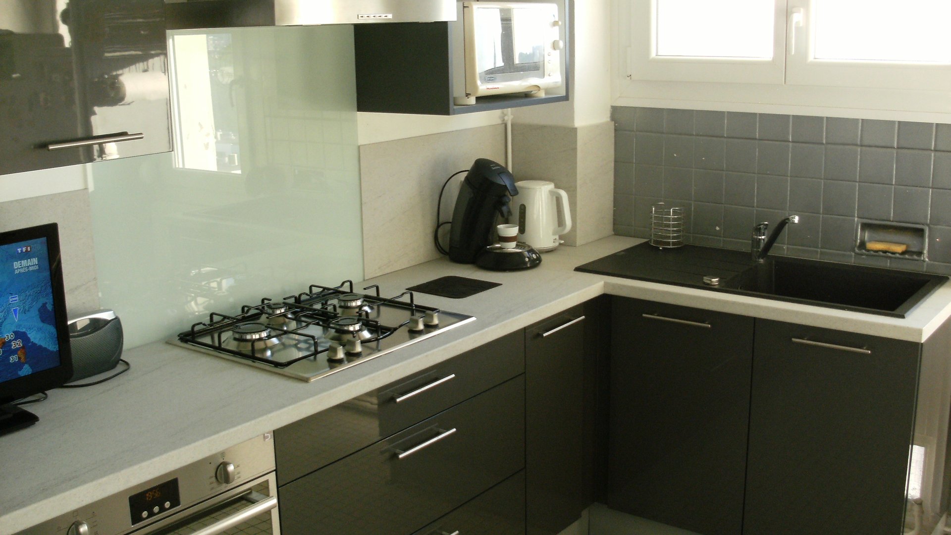 Cuisine équipée sur mesure Petilla + Anthracite majestic brillant