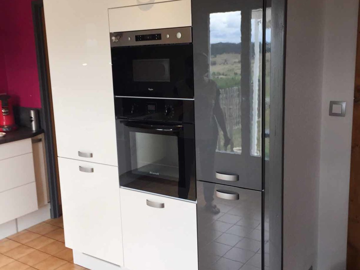 Rénovation cuisine sur mesure Petilla Blanc brillant et Petilla + Anthracite majestic brillant