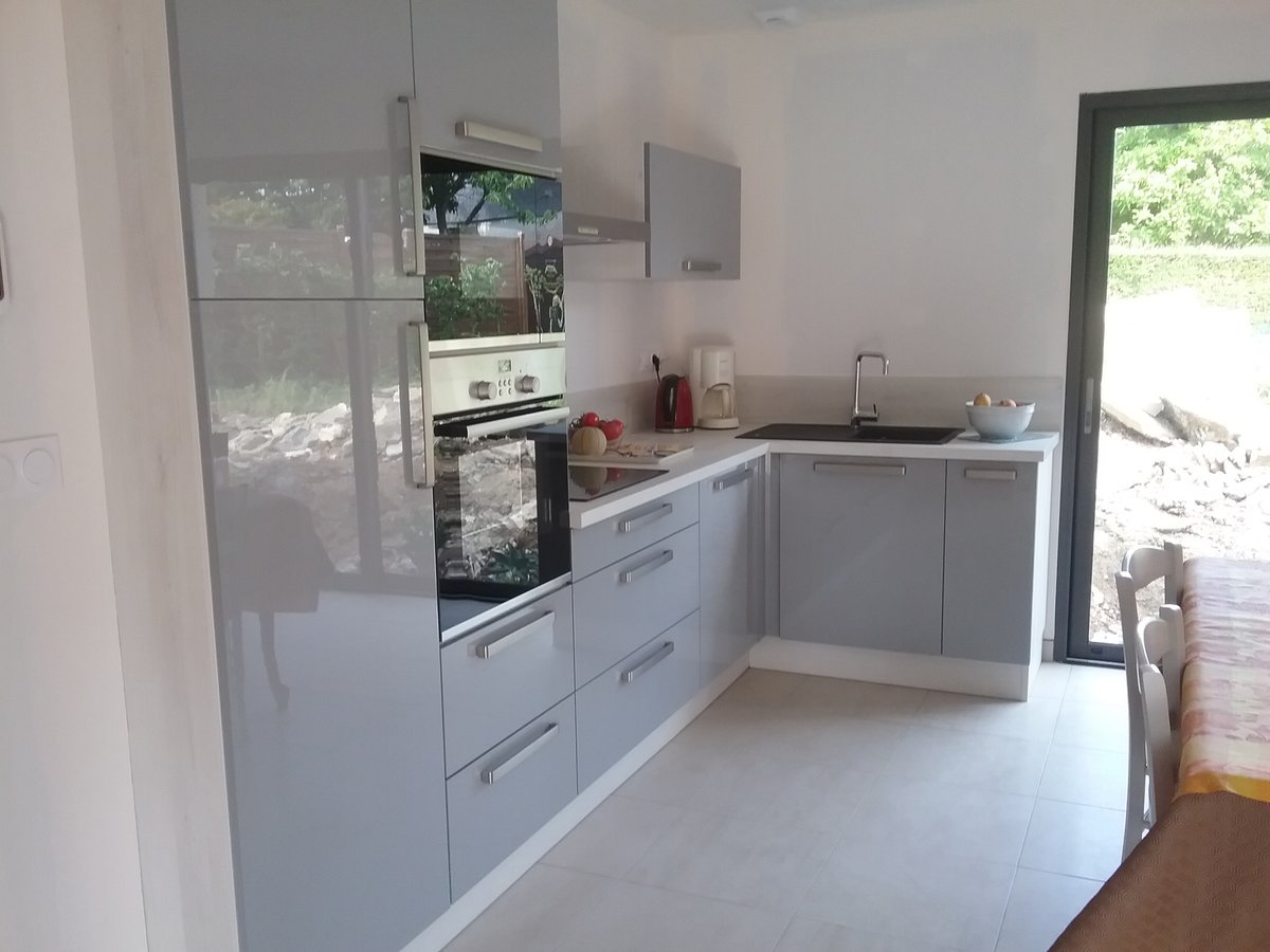 Cuisine avant-après sur mesure Light Gris Clair Majestic Brillant