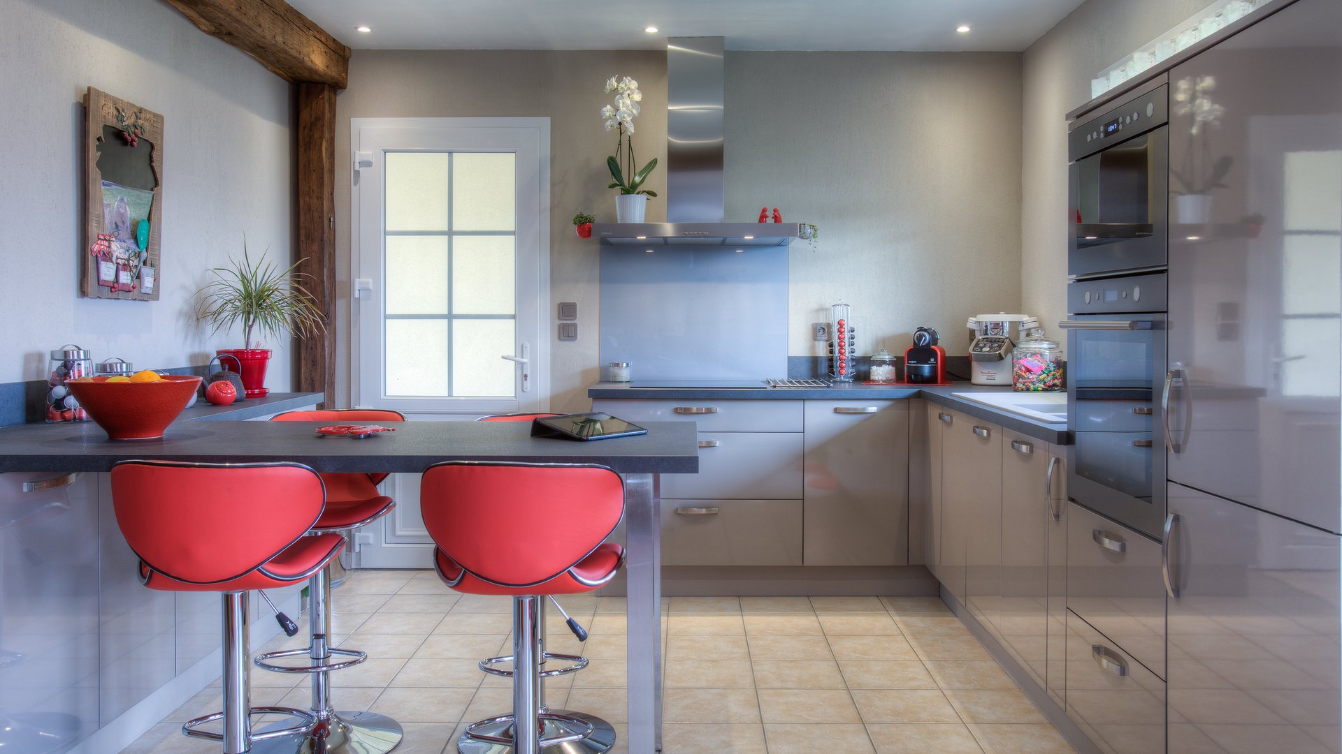 Cuisine équipée sur mesure Light + Gris Clair Majestic Brillant