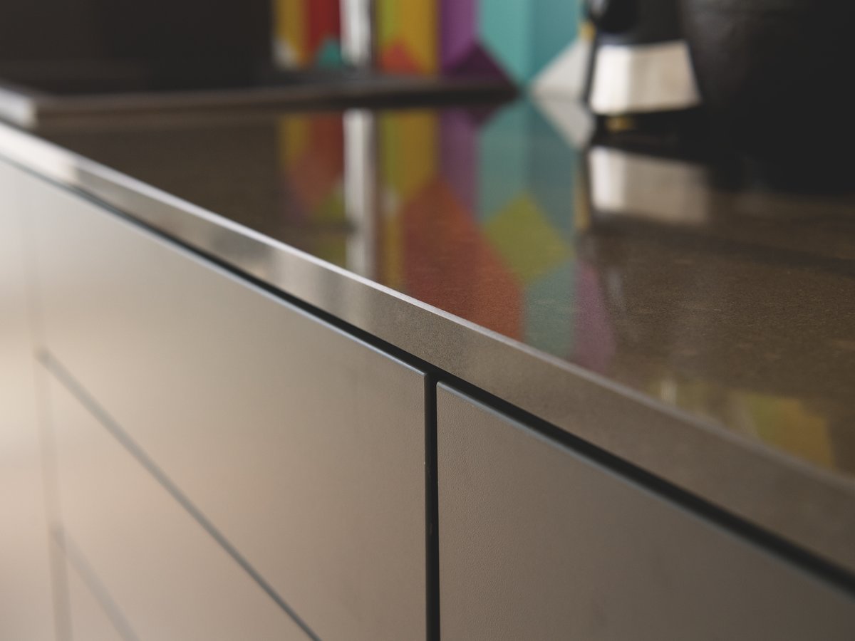 plan de travail quartz épaisseur 20mm et façade soft grey