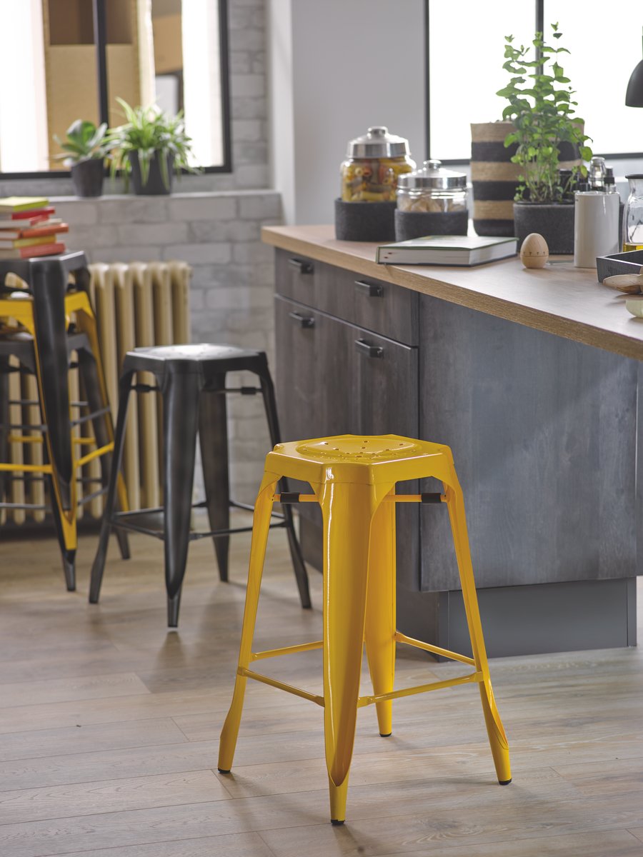 tabourets style industriel colorés