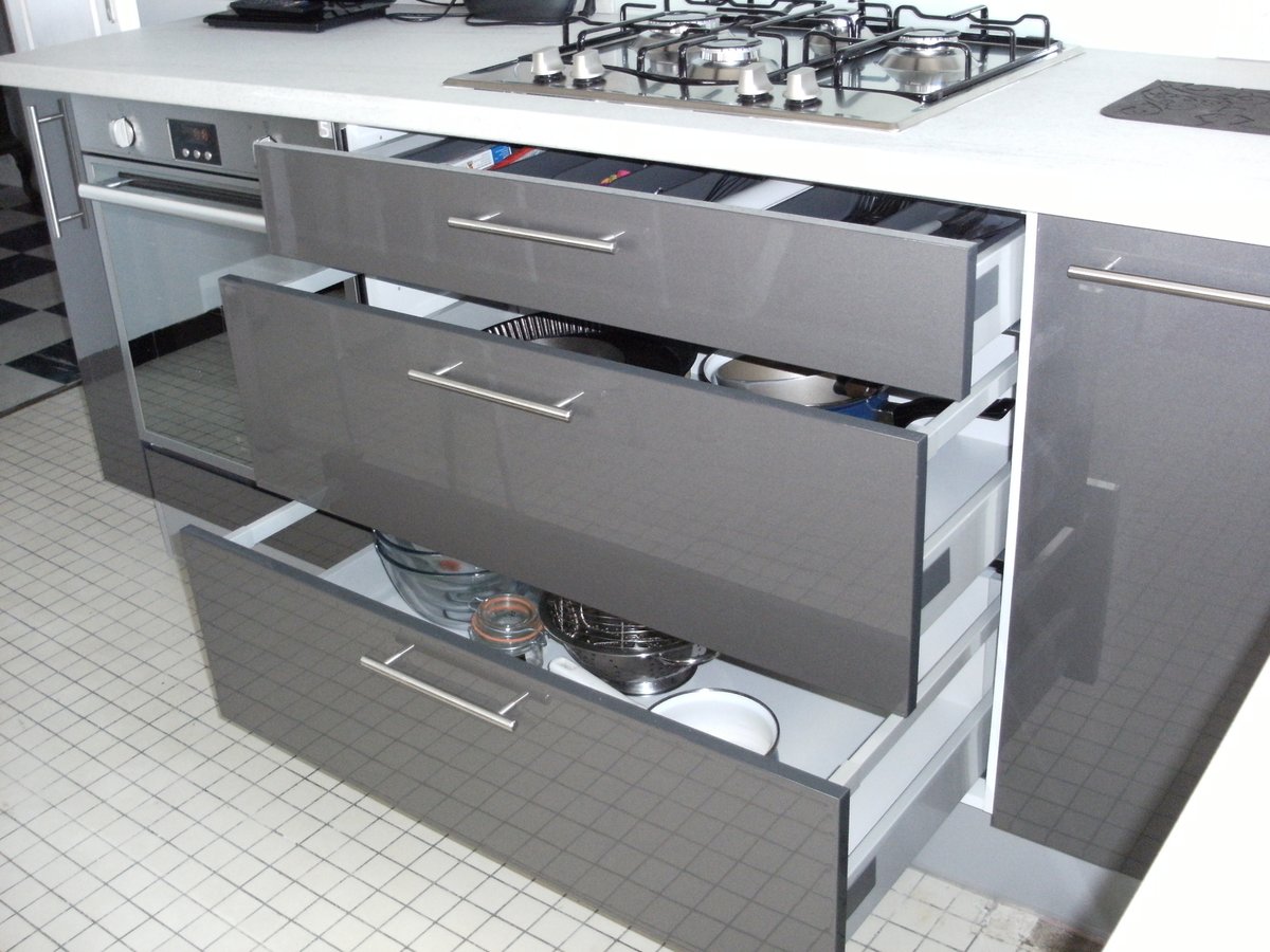 Cuisine avant-après sur mesure Petilla + Anthracite majestic brillant