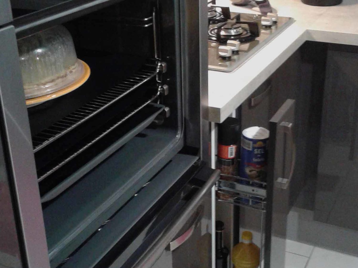 Rénovation cuisine sur mesure Petilla + Anthracite majestic brillant