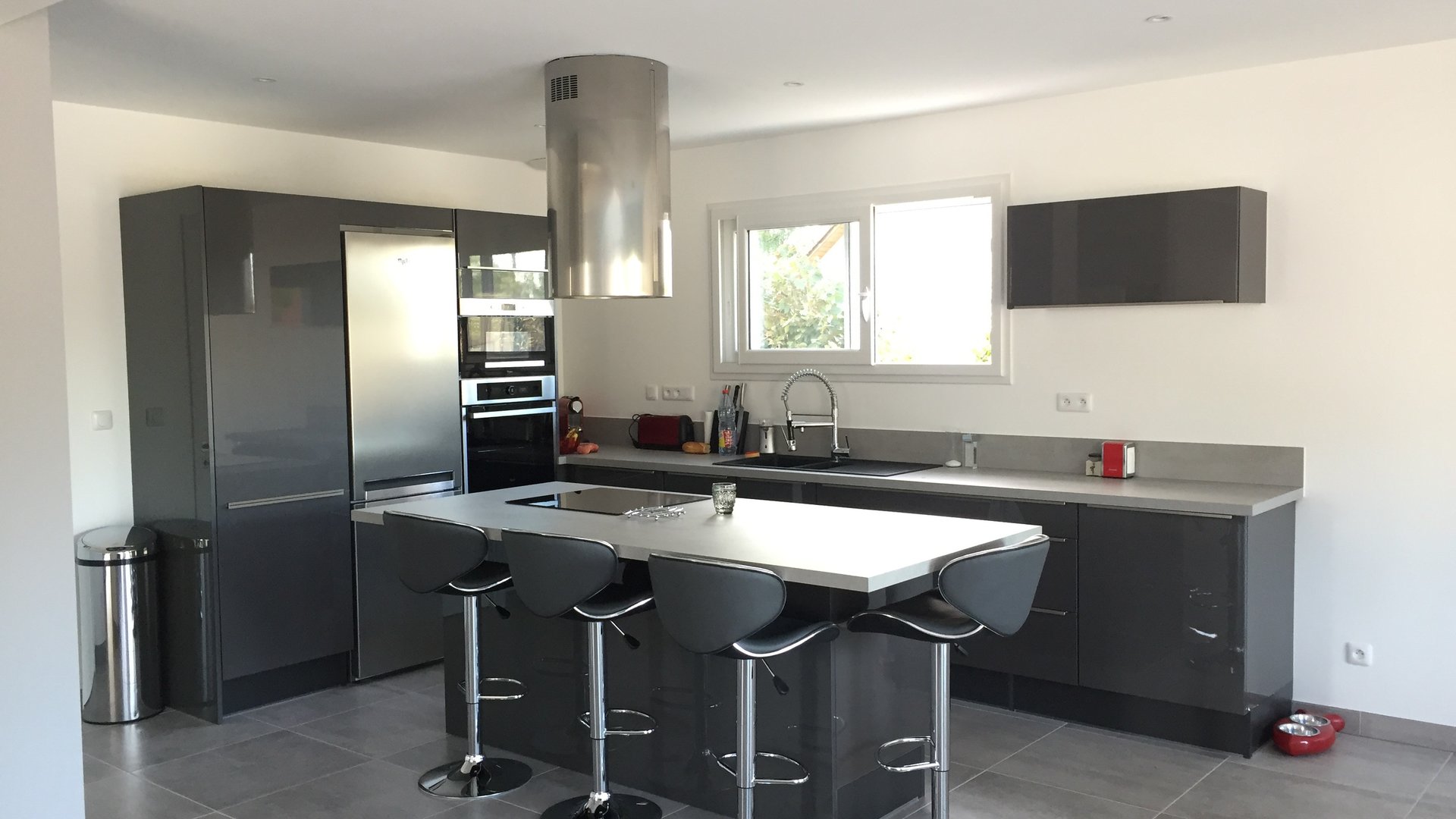 Cuisine équipée sur mesure Light + Anthracite Majestic Brillant