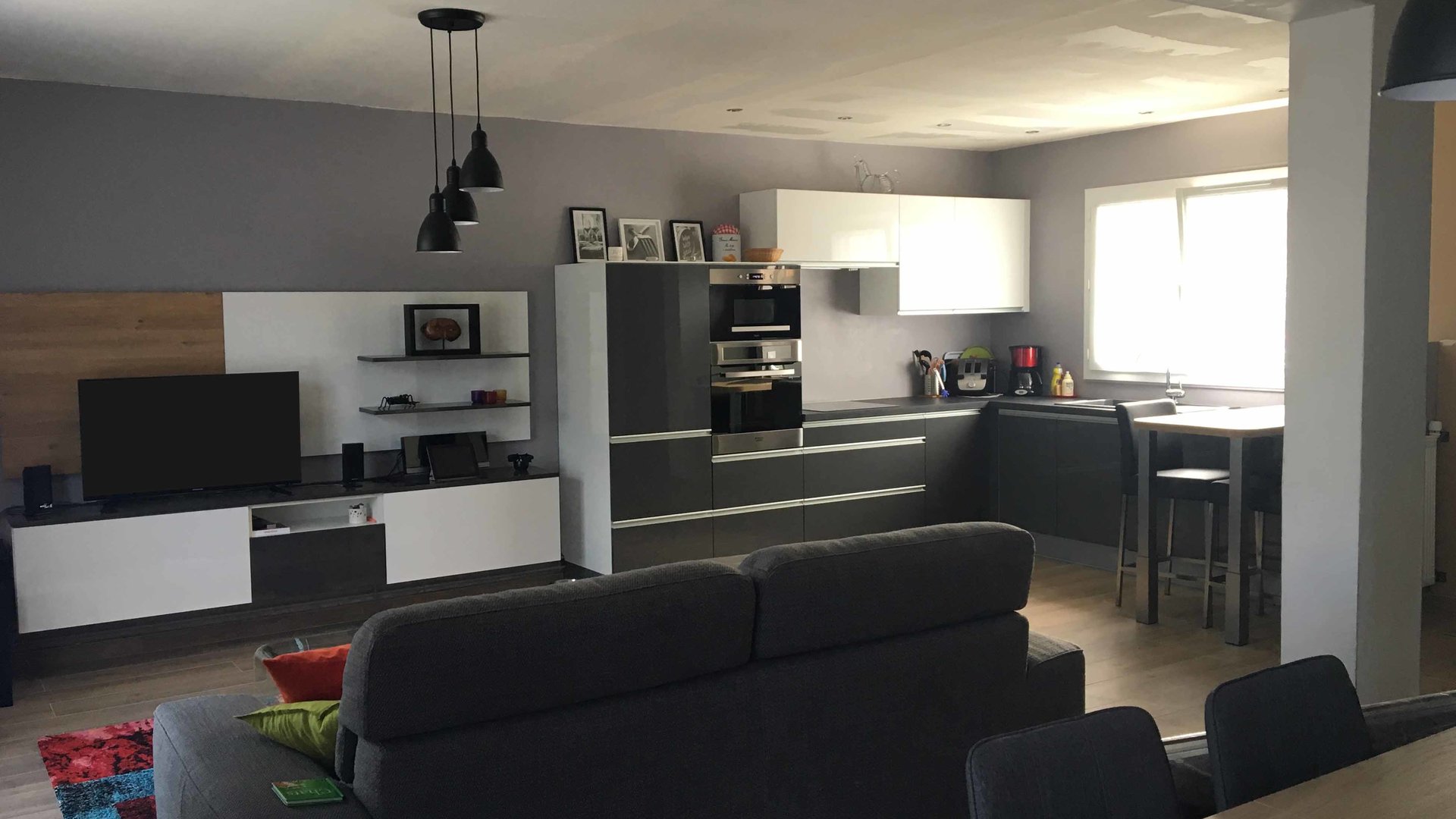 Cuisine équipée sur mesure Light + Anthracite Majestic Brillant