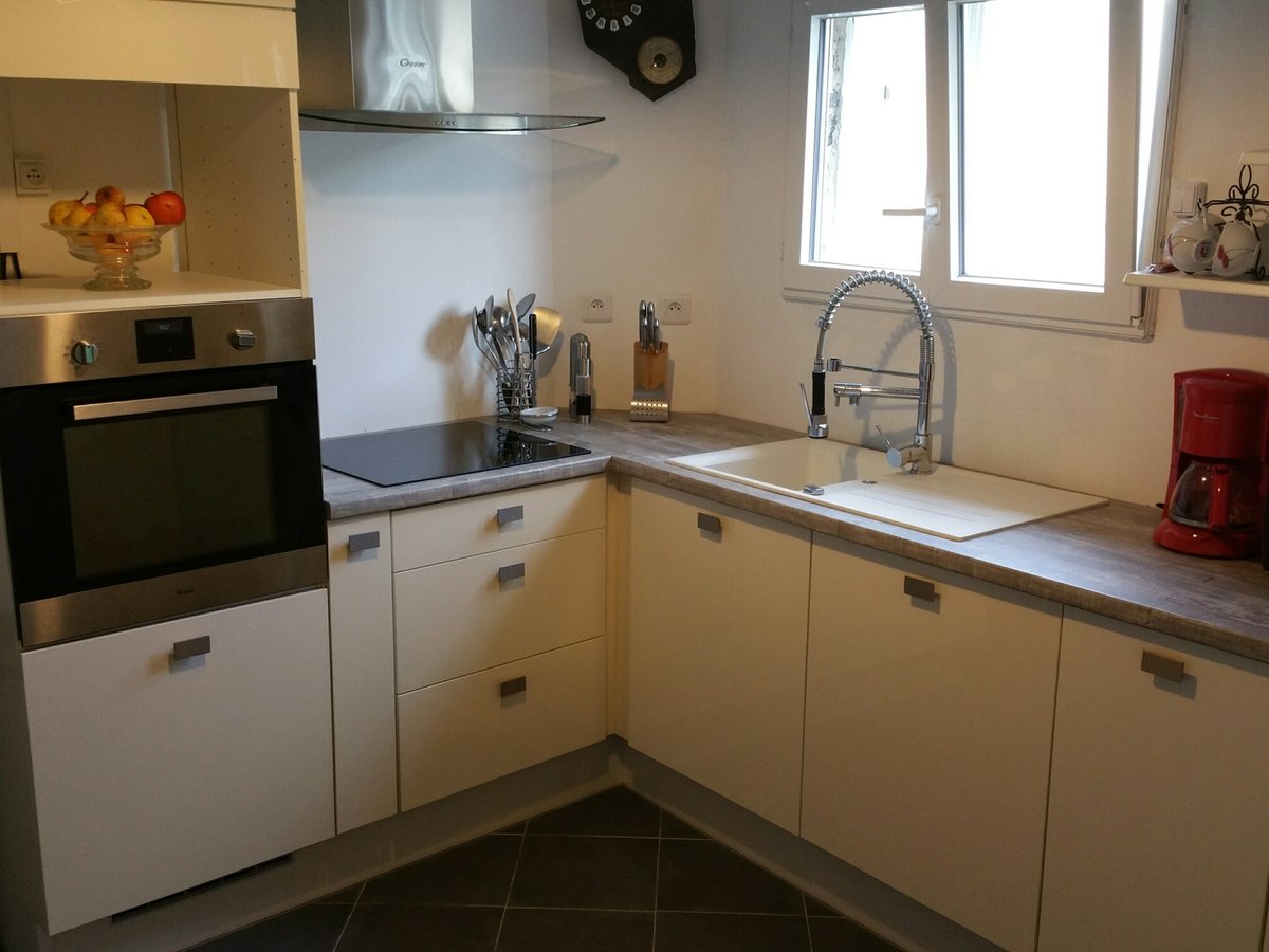 Cuisine avant-après sur mesure Petilla + Pannacotta Majestic brillant