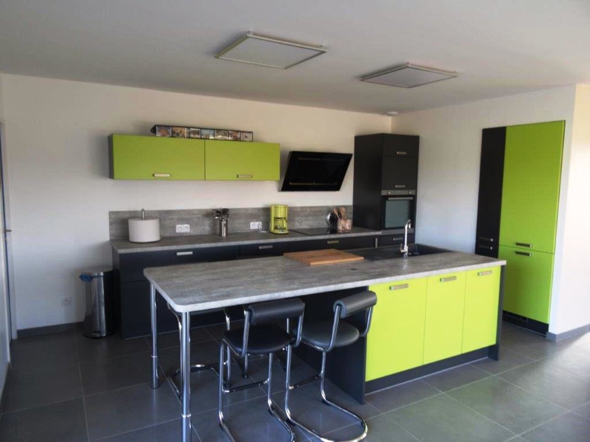 Cuisine équipée sur mesure Trend + Ombre soft et Color Laqué vert pomme