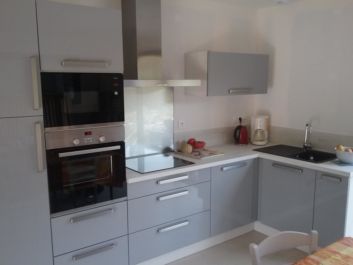 Cuisine avant-après sur mesure Light Gris Clair Majestic Brillant