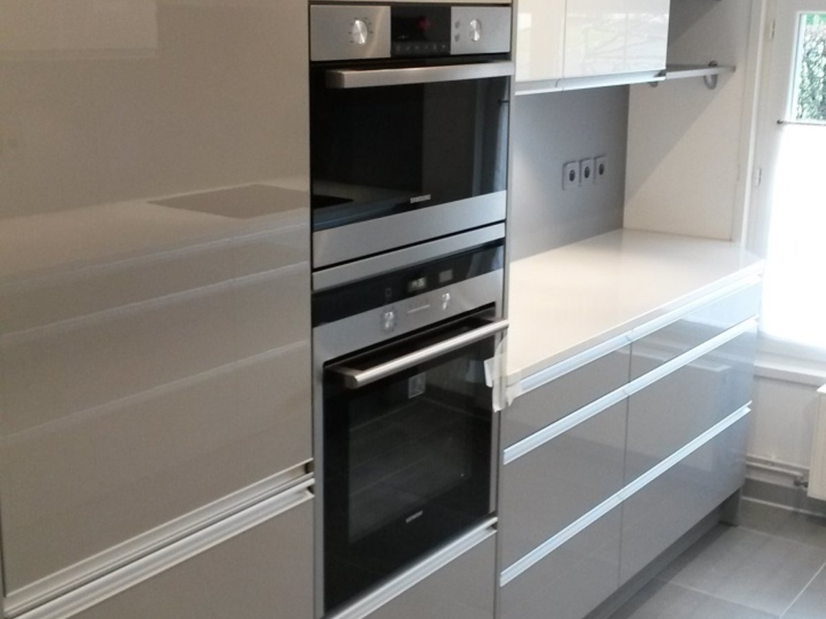 Cuisine avant-après sur mesure Light + Gris Clair Majestic Brillant