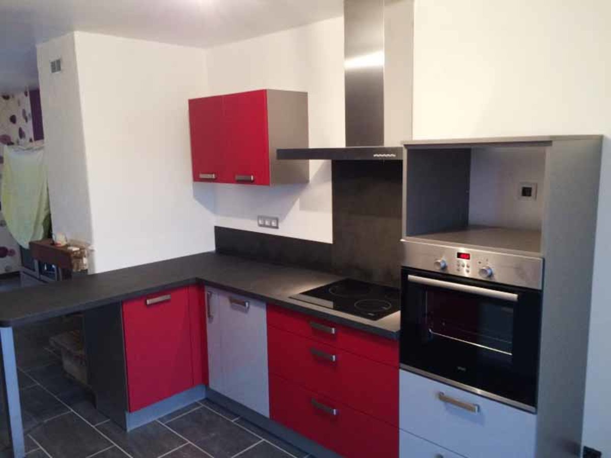 Rénovation cuisine sur mesure Trend + Cranberry et Light + Gris Clair Majestic Brillant