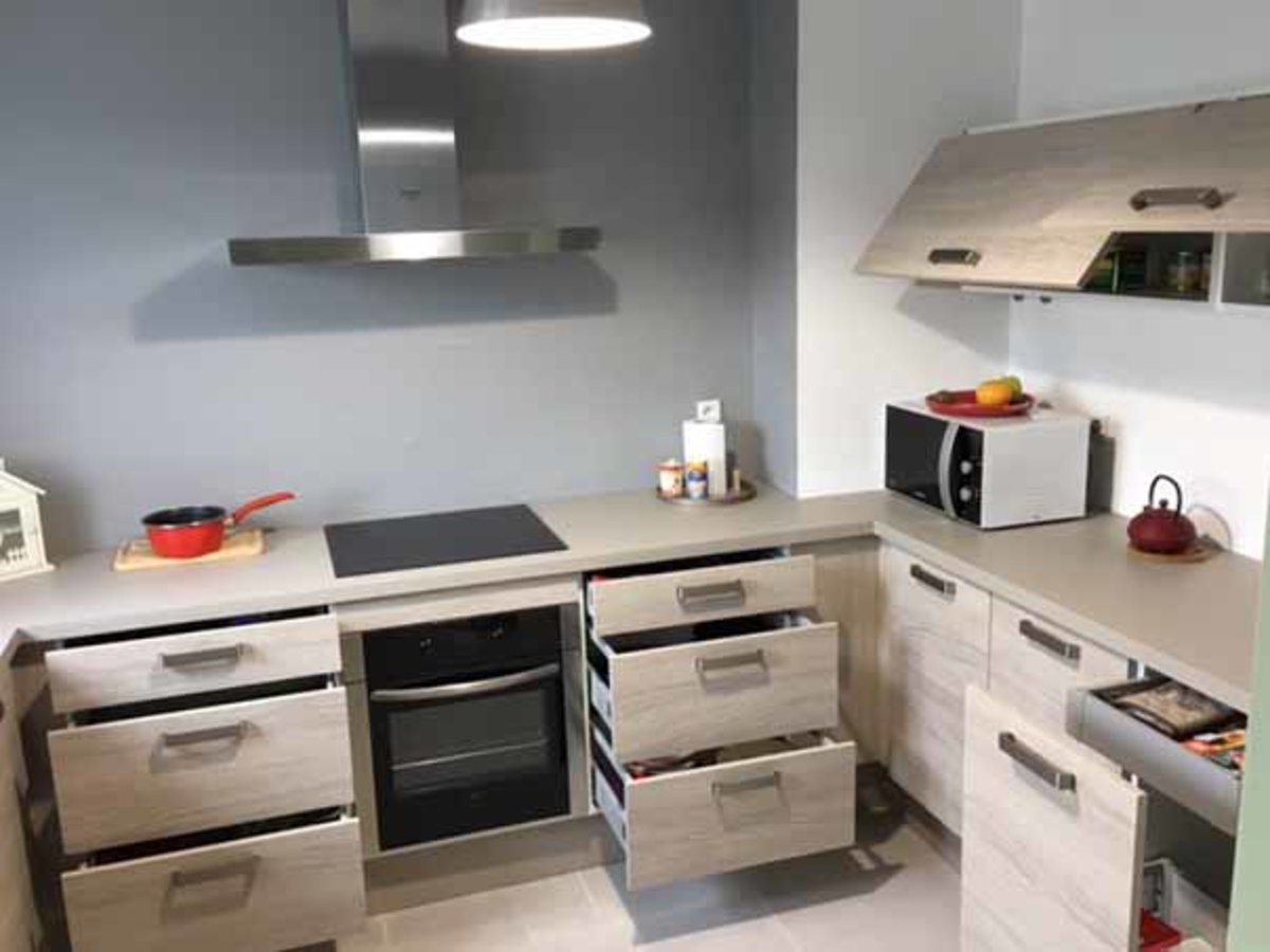 Cuisine avant-après sur mesure Vega + Chêne vieilli brossé