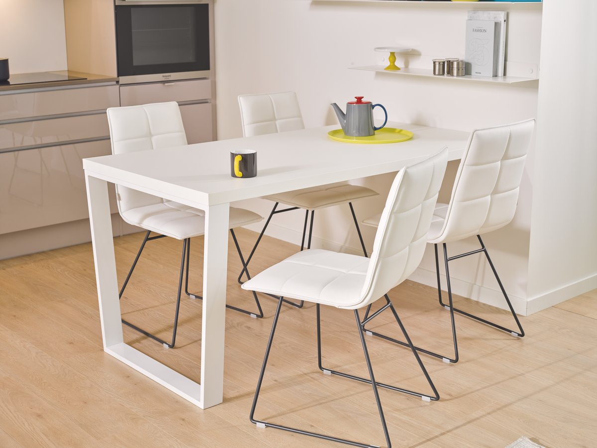 Pied luge blanc, plateau table blanc, chaise Dream blanche