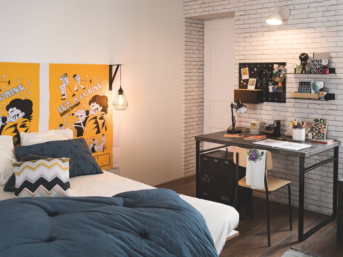 Coin bureau dans une chambre