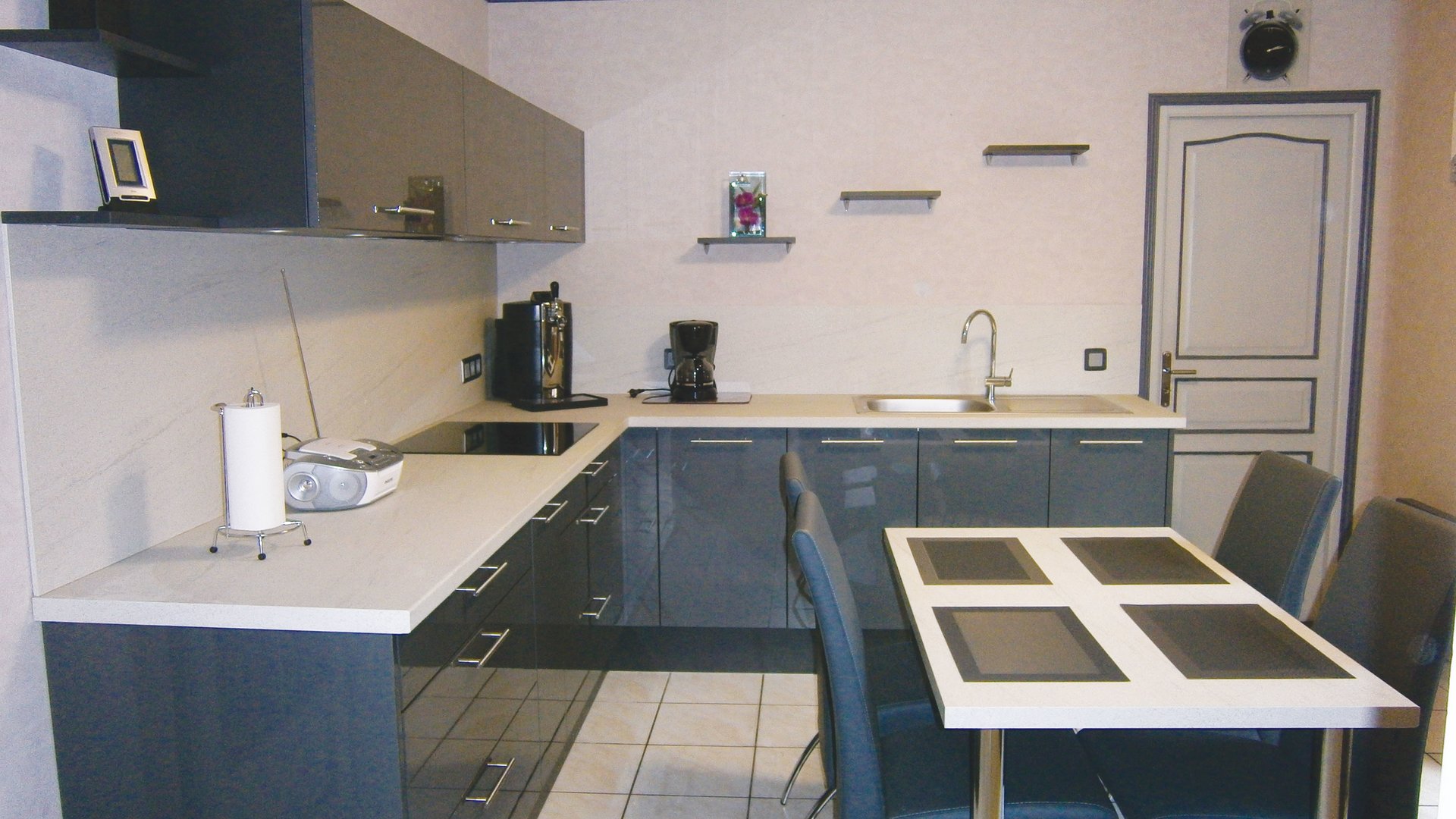 Cuisine équipée sur mesure Light + Anthracite Majestic Brillant