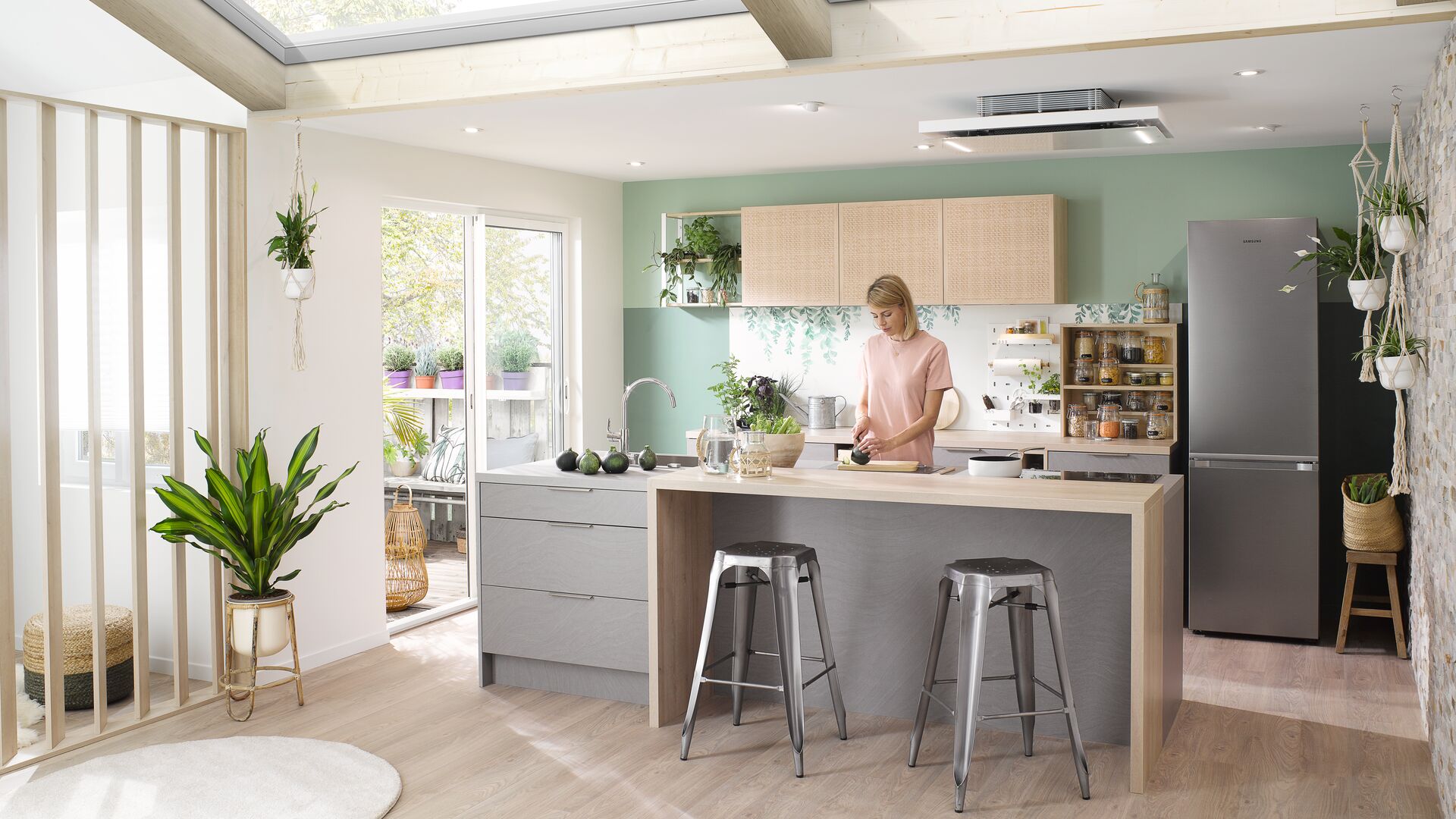 Du vrac aux produits d’entretien maison, en passant par la cuisine recyclée, découvrez les solutions les plus pratiques pour réduire vos déchets en cuisine. 