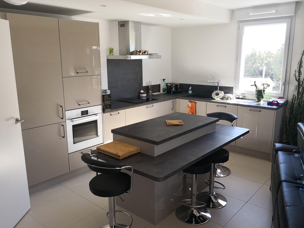 Cuisine équipée sur mesure Light Grège Majestic Brillant