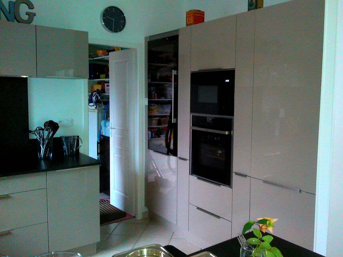 Rénovation cuisine équipée sur mesure Light Grège Majestic Brillant