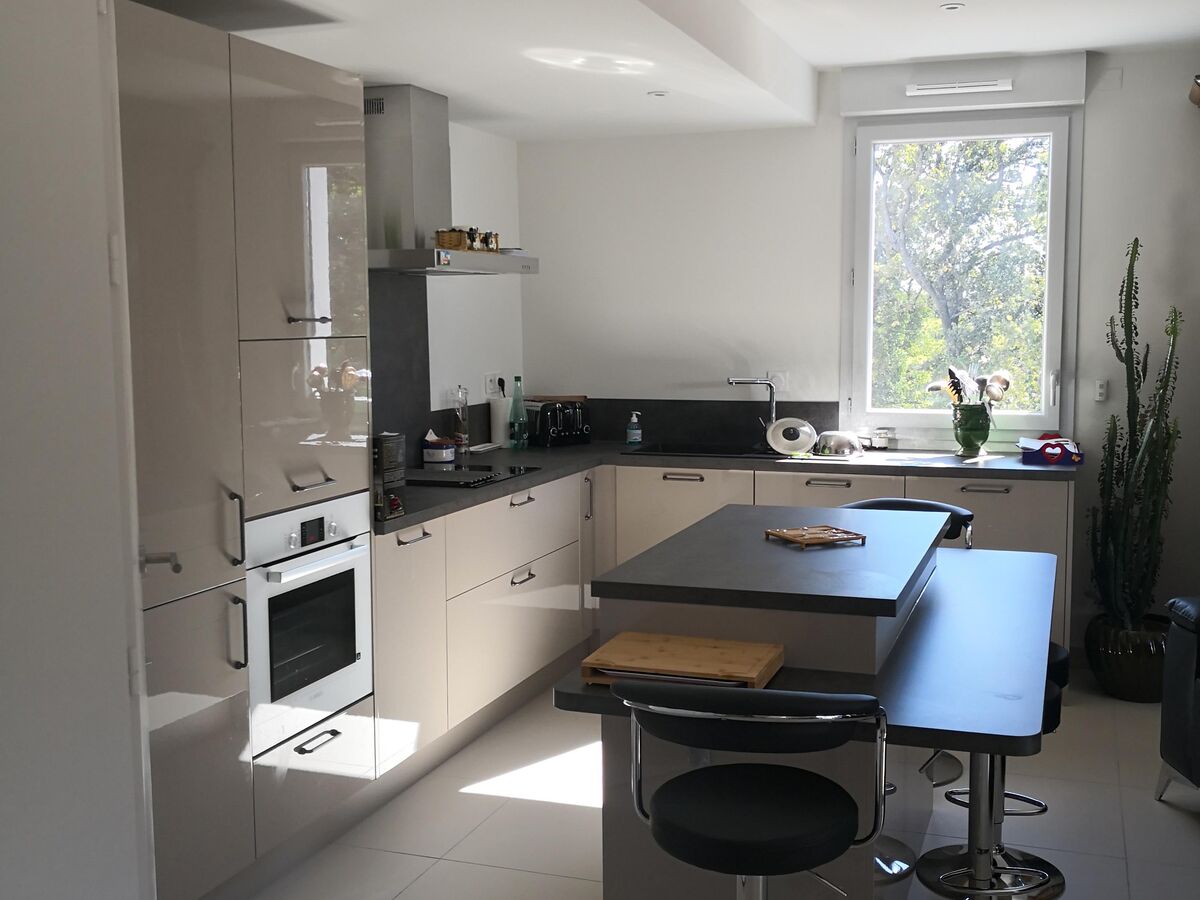 Cuisine avant-après sur mesure Light Grège Majestic Brillant