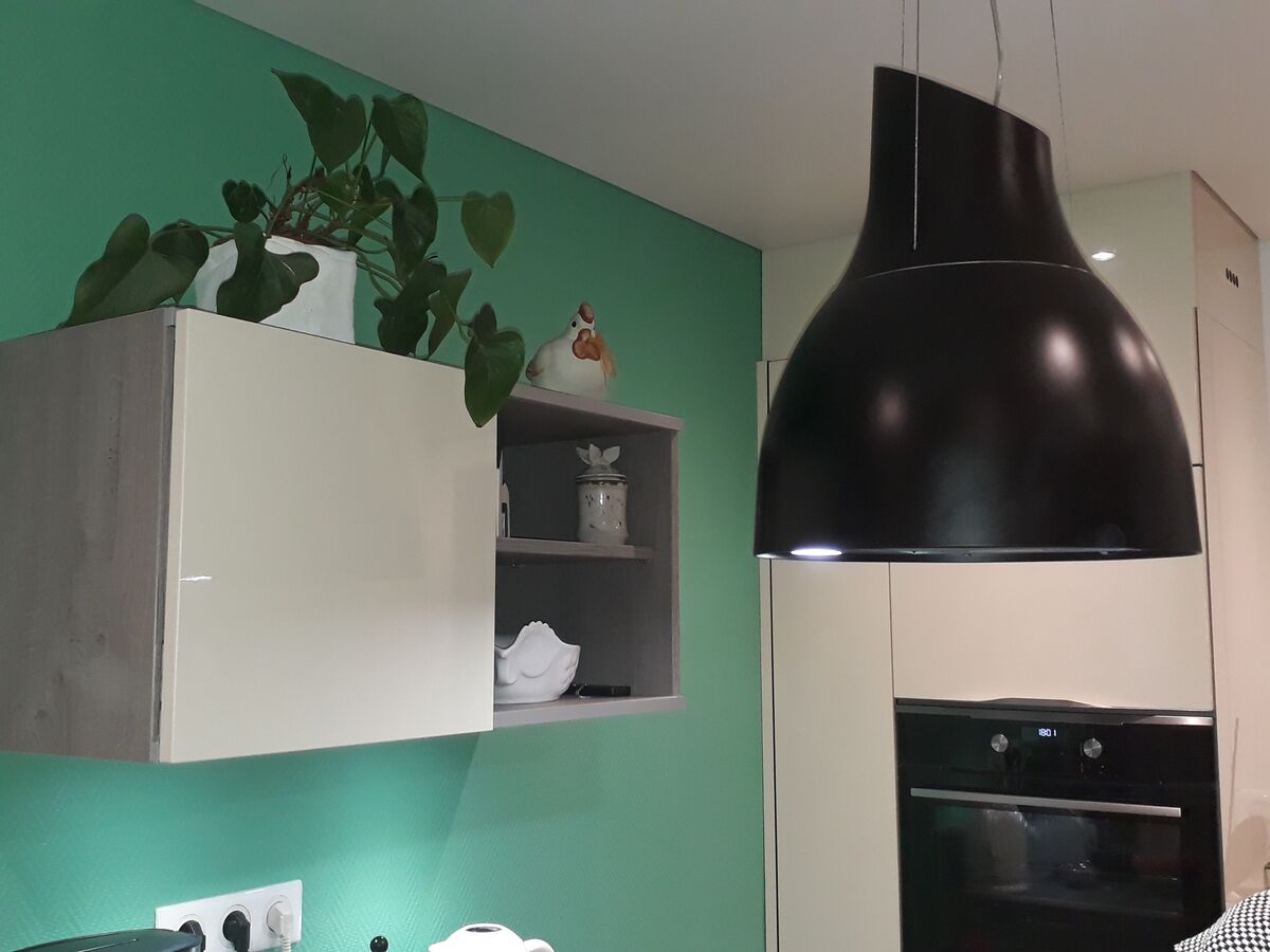 Cuisine avant-après sur mesure Light Plus Pannacotta Majestic Brillant & Label Chêne Sable Synchrone