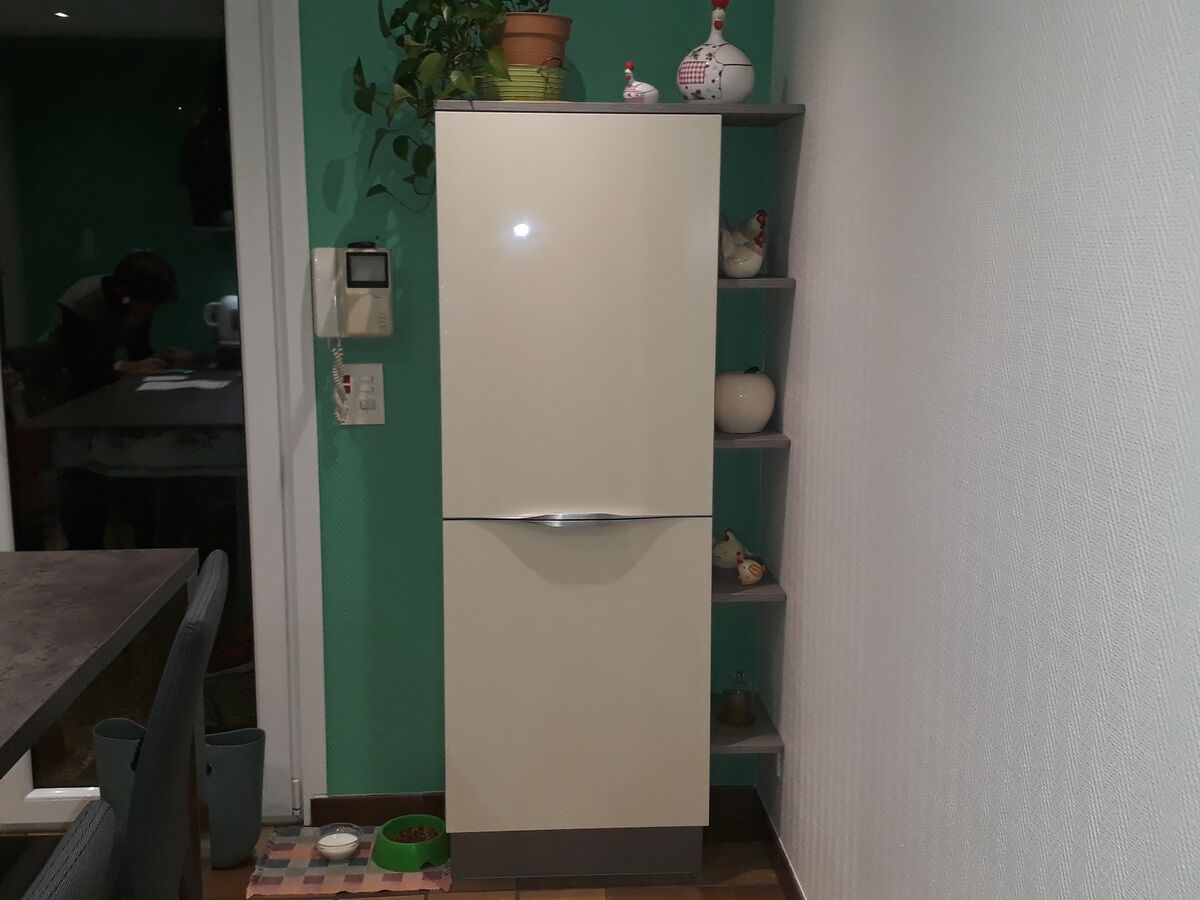 Cuisine avant-après sur mesure Light Plus Pannacotta Majestic Brillant & Label Chêne Sable Synchrone