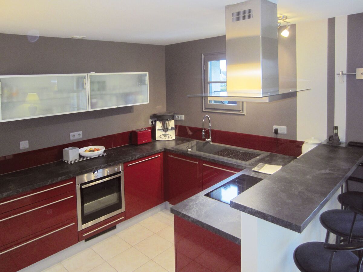 Rénovation cuisine sur mesure Light + Rouge Majestic Brillant