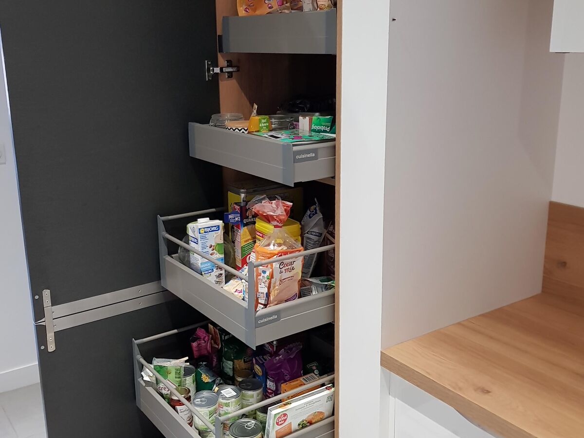 Cuisine avant-après sur mesure Label Métal Brossé et Light Blanc Brillant