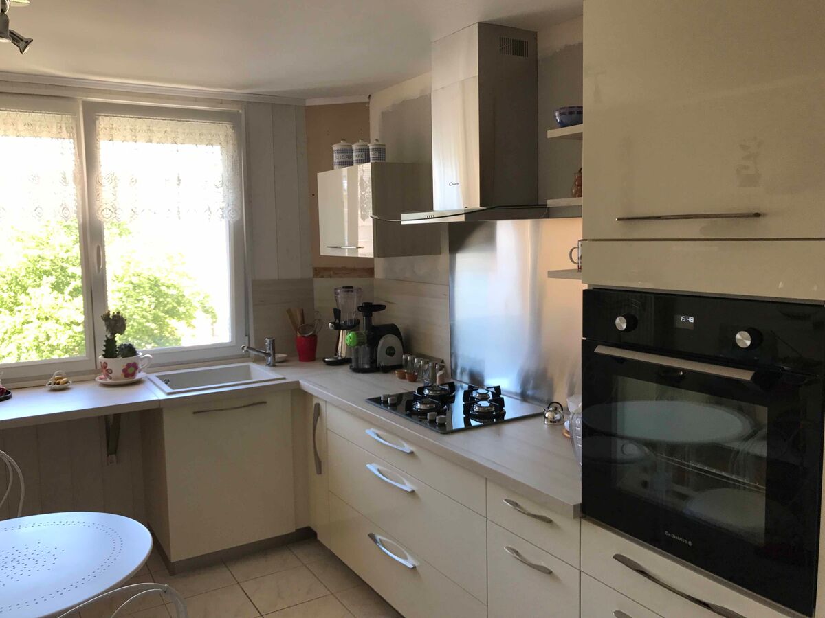 Cuisine équipée sur mesure Light + Pannacotta Majestic brillant