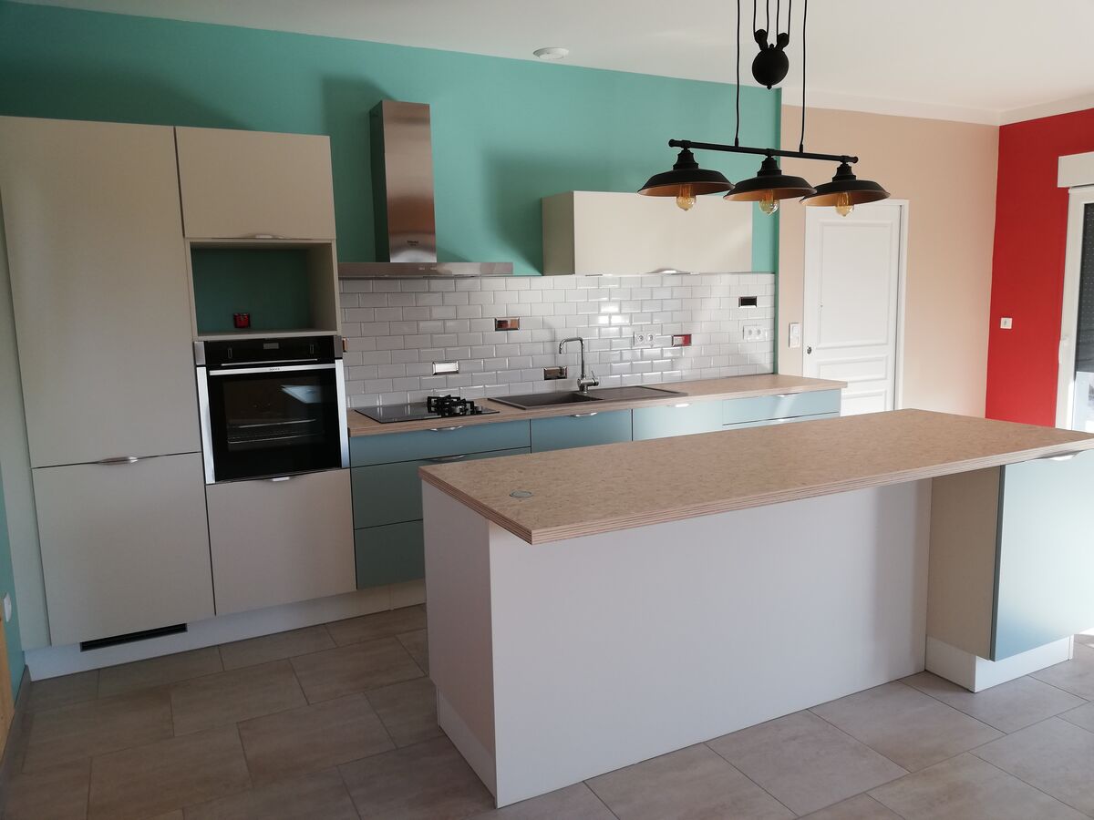 Rénovation cuisine équipée sur mesure Color Misty Blue et Trend Pannacotta Mat