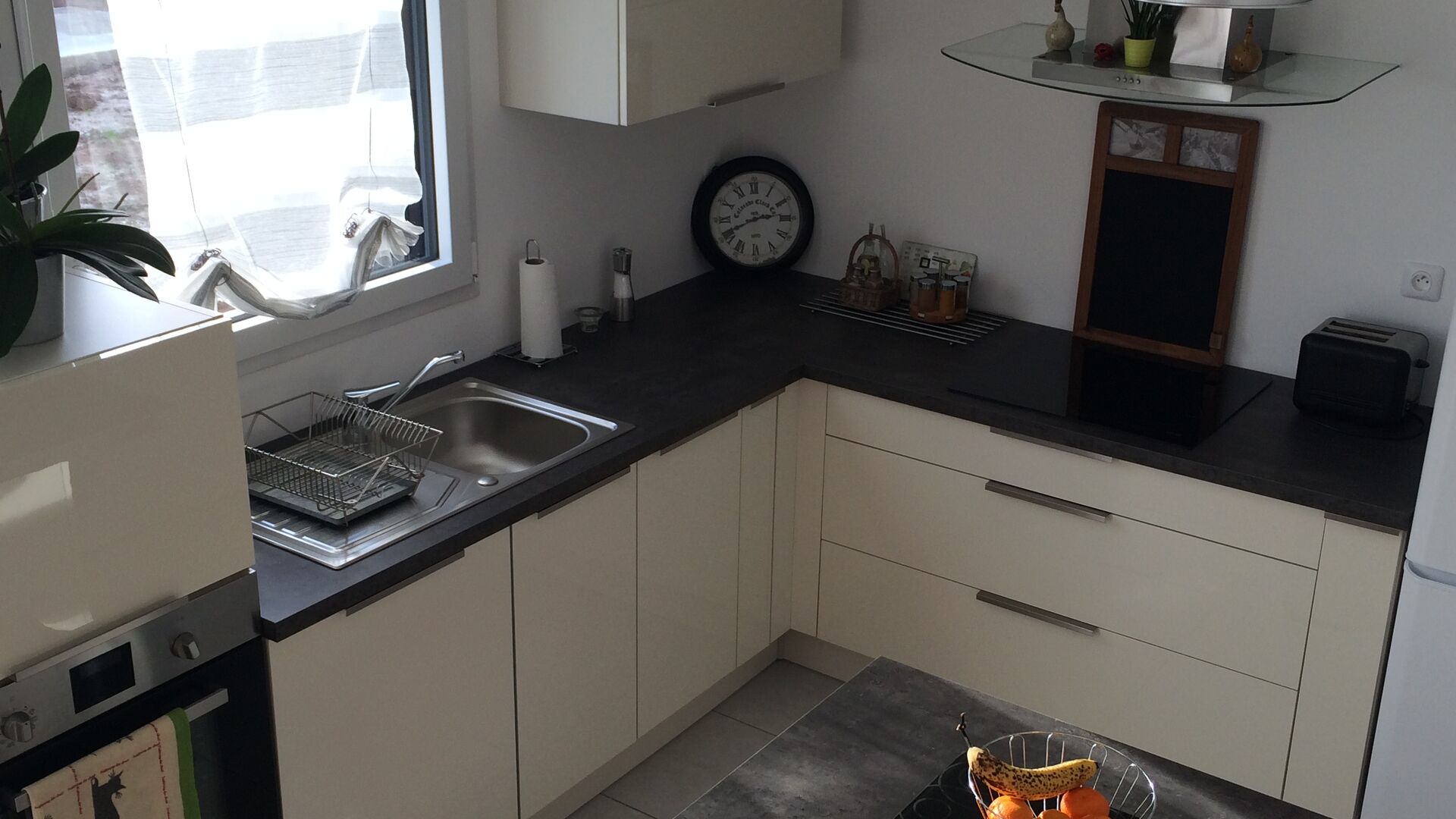 Cuisine équipée sur mesure Light + Pannacotta Majestic brillant