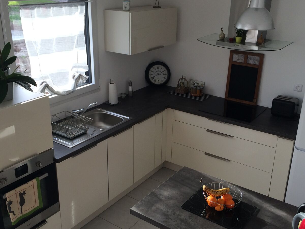 Cuisine équipée sur mesure Light + Pannacotta Majestic brillant