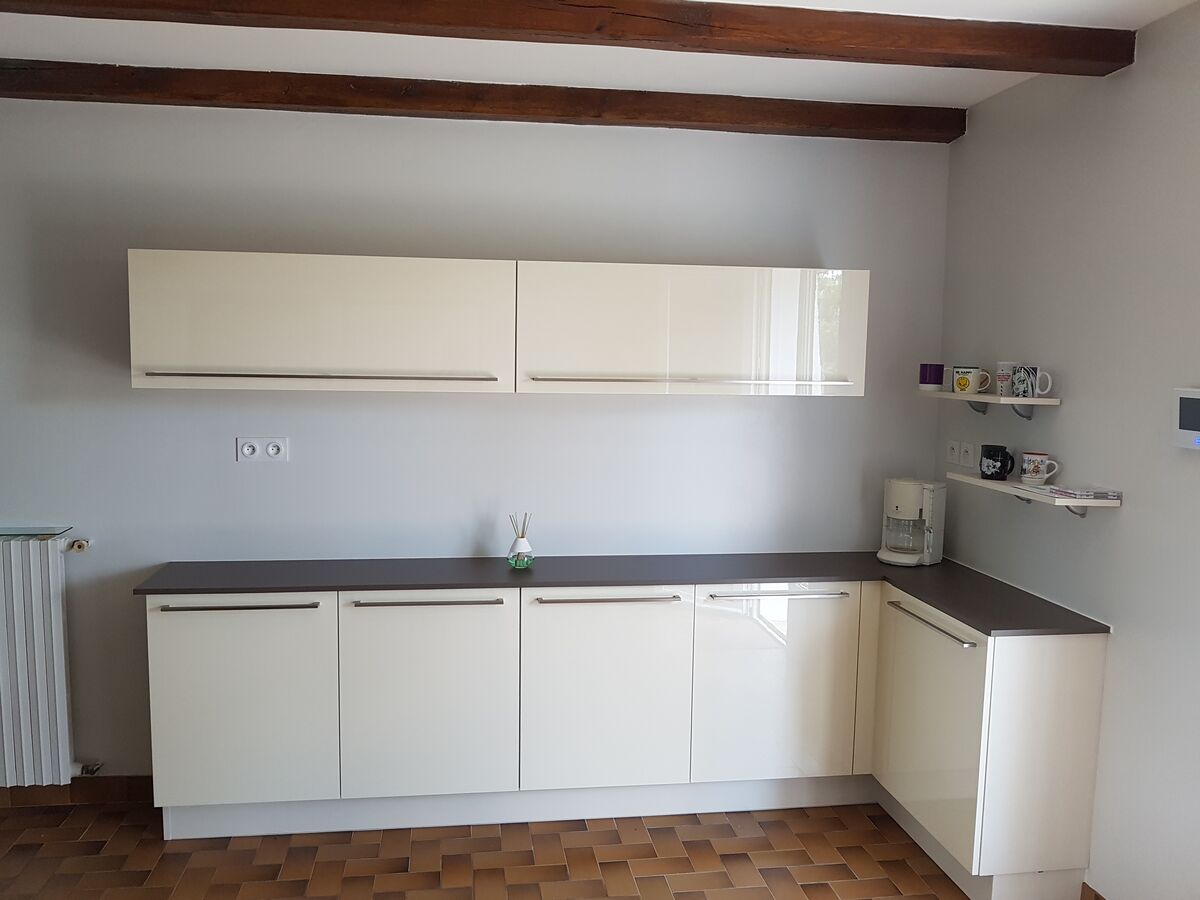 Cuisine avant-après sur mesure Light + Pannacotta Majestic brillant