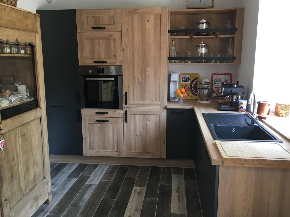 Rénovation cuisine équipée sur mesure Trend Cube Chêne Honey et Label Métal Brossé