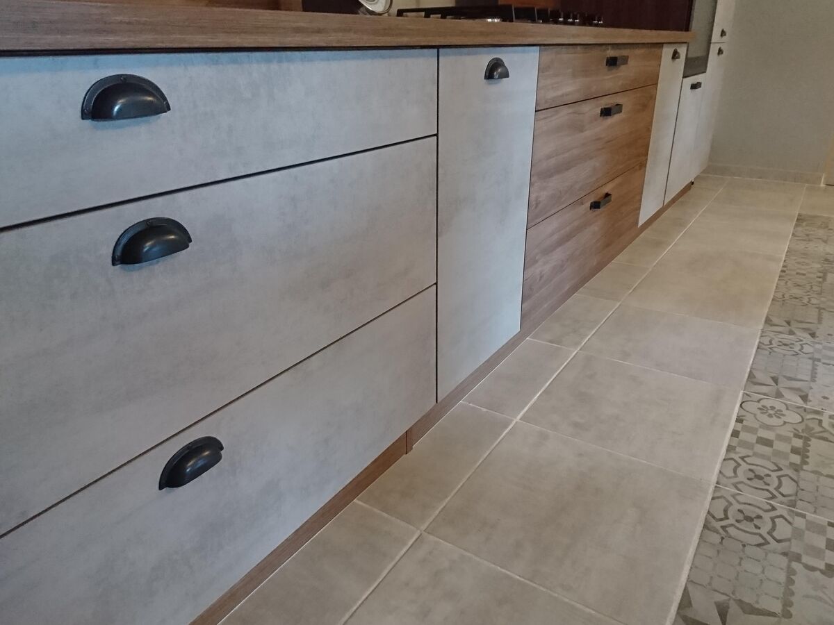 Cuisine avant-après sur mesure Trend Béton Clair et Chêne Honey