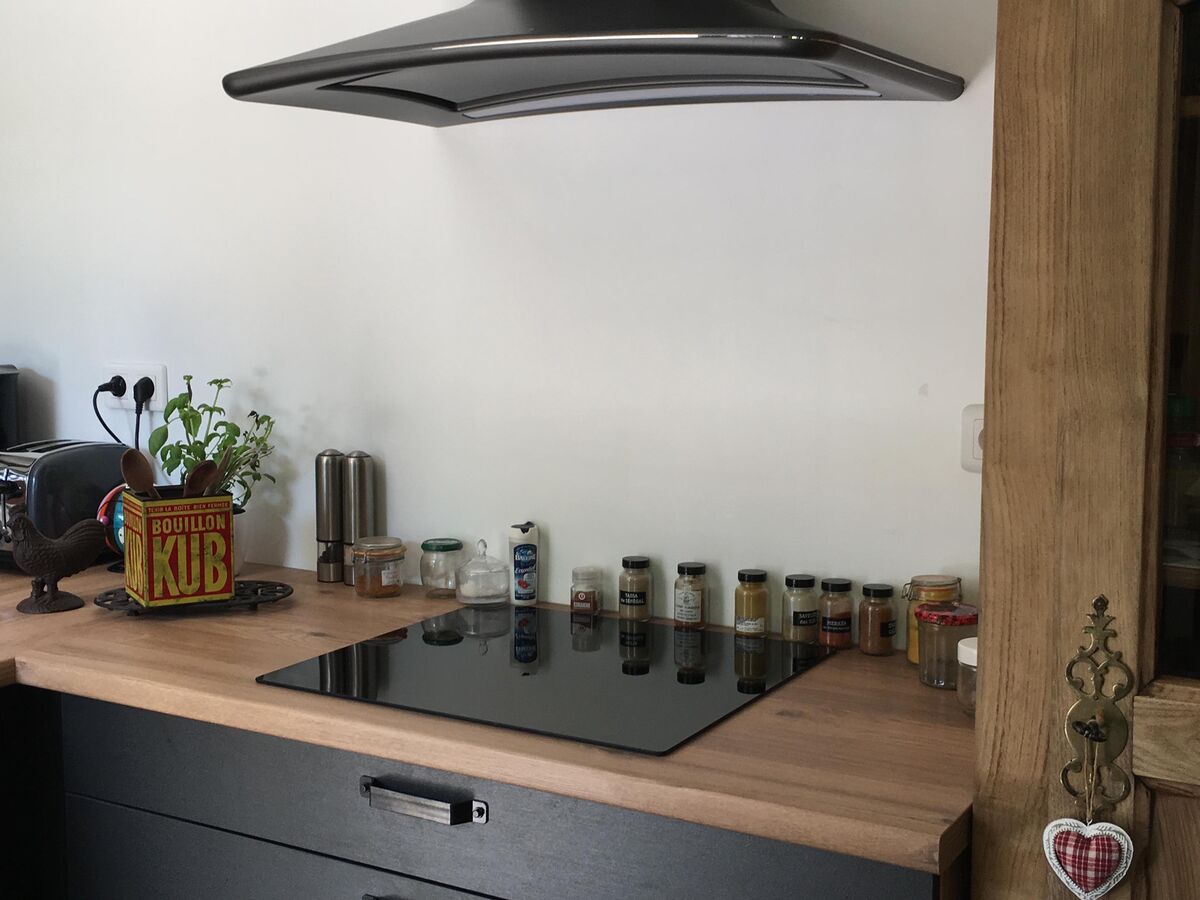 Cuisine avant-après sur mesure Trend Cube Chêne Honey et Label Métal Brossé