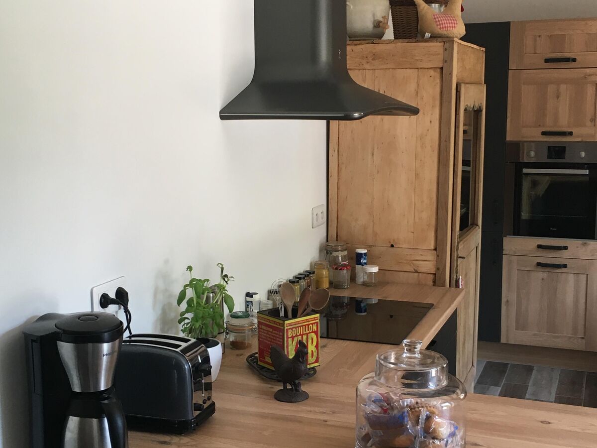 Cuisine avant-après sur mesure Trend Cube Chêne Honey et Label Métal Brossé