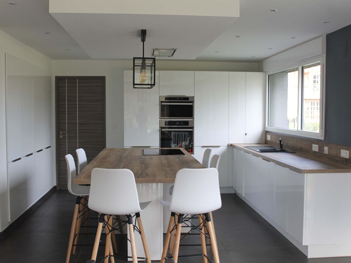 Cuisine avant-après équipée sur mesure Light Blanc Brillant