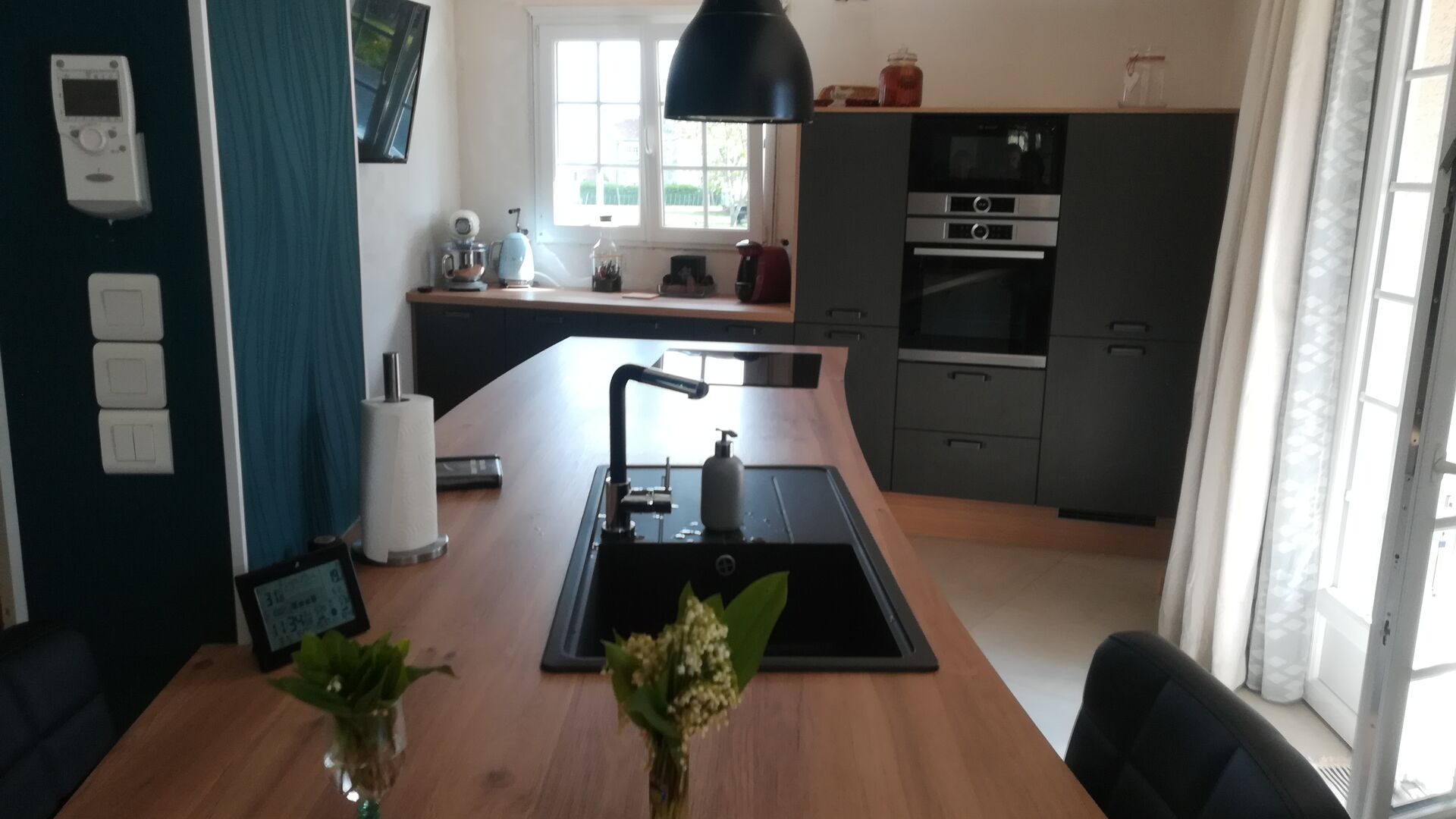 Cuisine équipée sur mesure Trend Chêne Honey et Label Métal Brossé