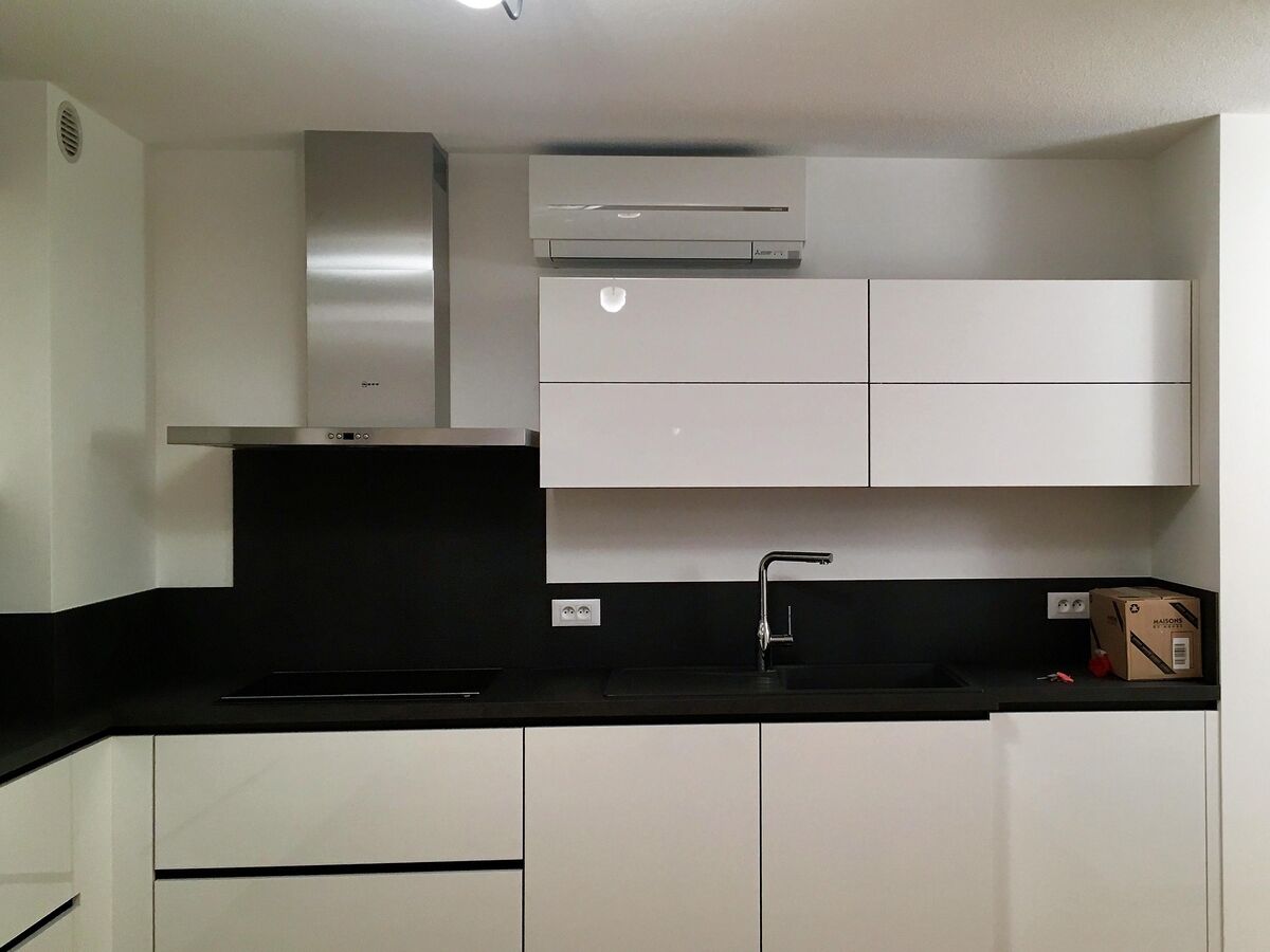 Rénovation cuisine équipée sur mesure Light Blanc Brillant Label Béton Clair