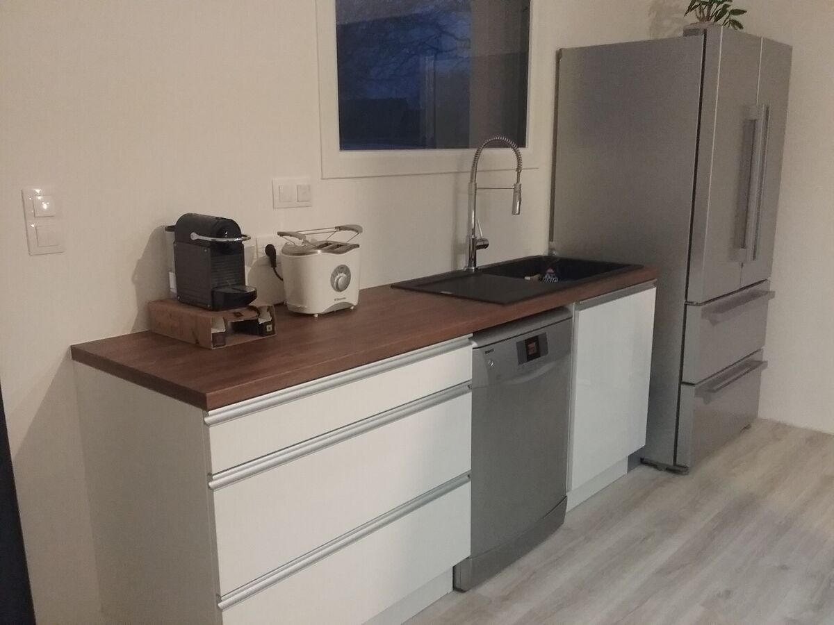 Cuisine avant-après sur mesure Trend Osani Oak et Light Blanc Brillant