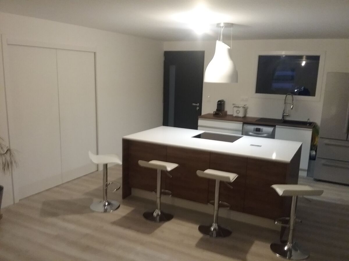 Cuisine avant-après sur mesure Trend Osani Oak et Light Blanc Brillant