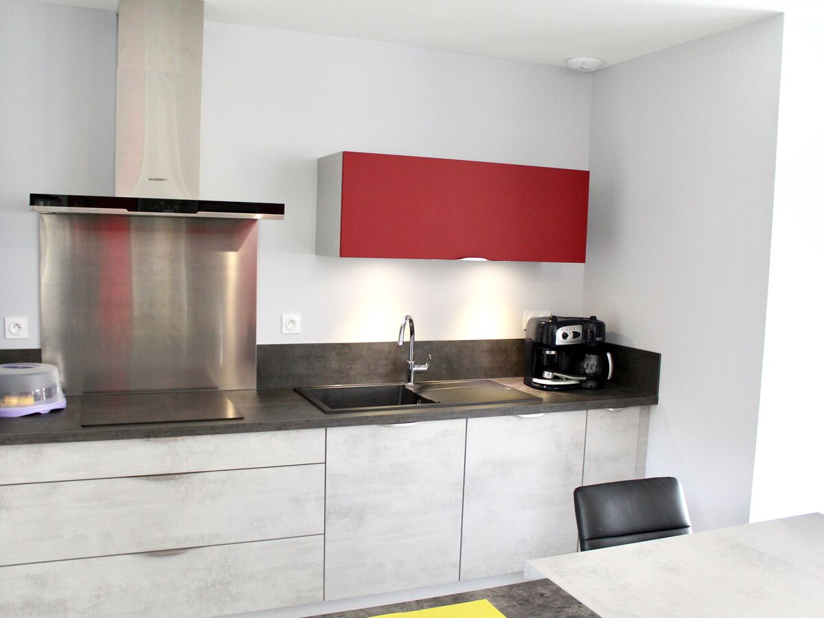 Rénovation cuisine équipée sur mesure Label Béton Clair et Cranberry