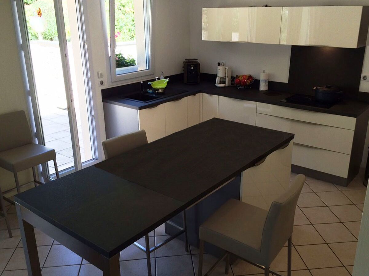 Cuisine équipée sur mesure Light + Pannacotta Majestic brillant