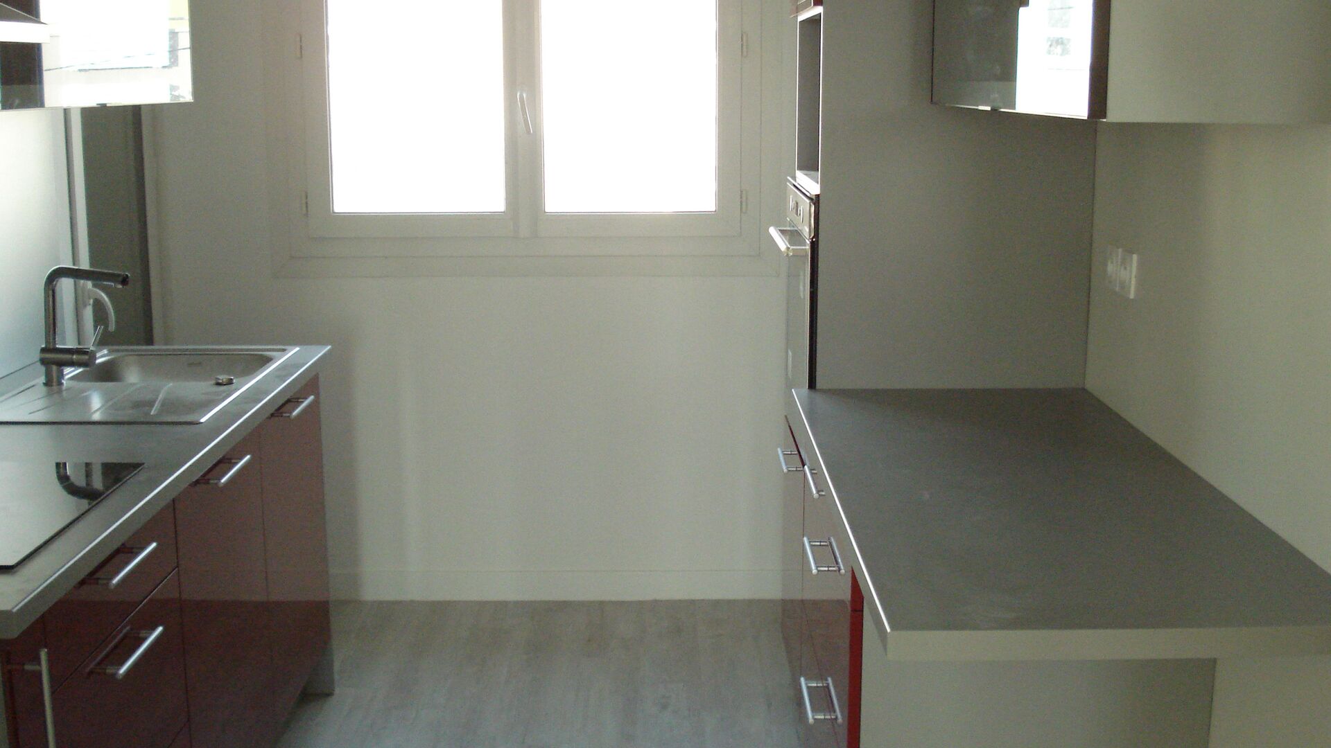 Cuisine équipée sur mesure Light + Rouge Majestic Brillant