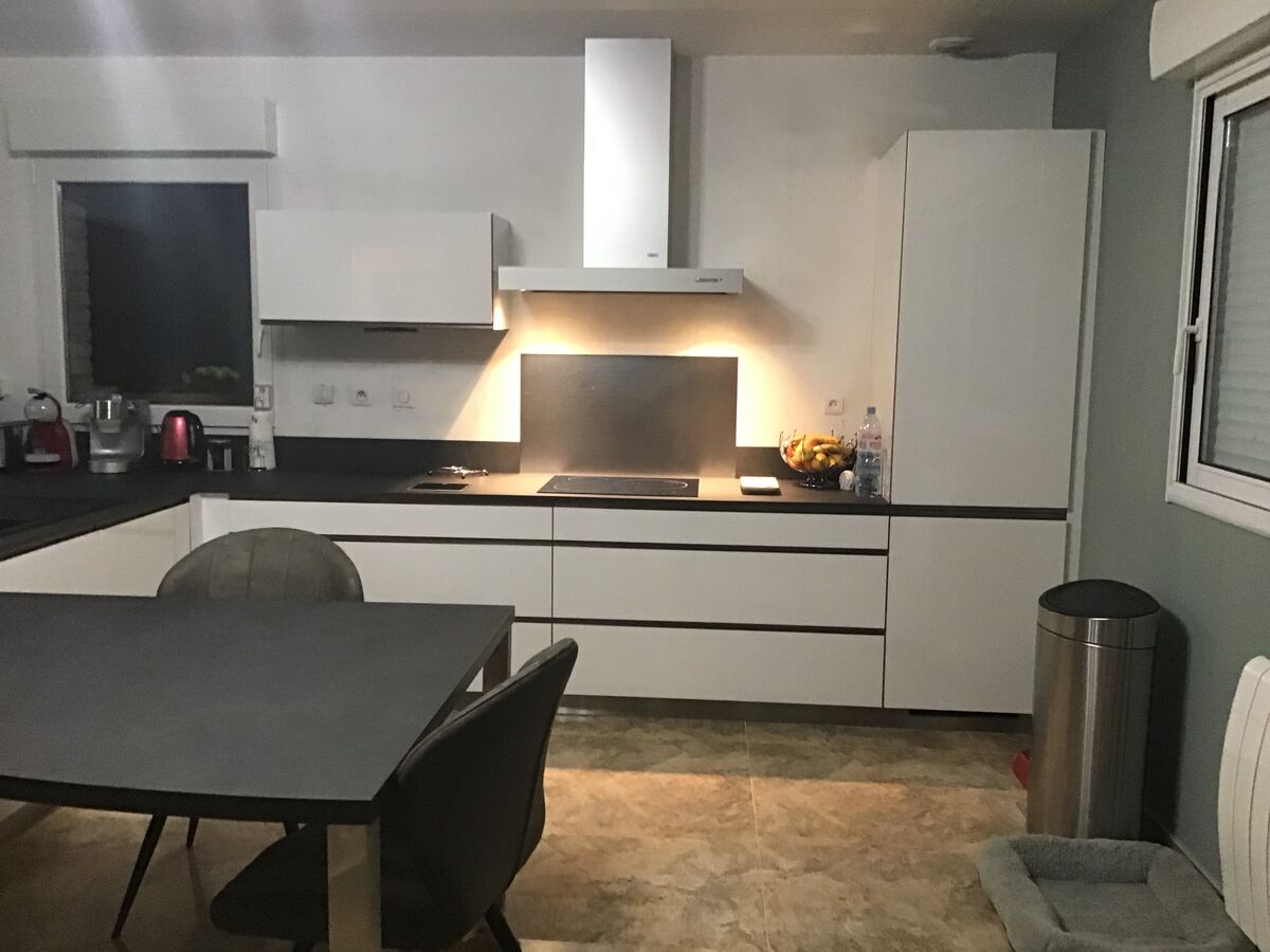 Cuisine avant-après sur mesure LIGHT JET Blanc Brillant